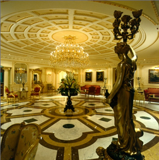 Salão de entrada do hotel Excelsior
