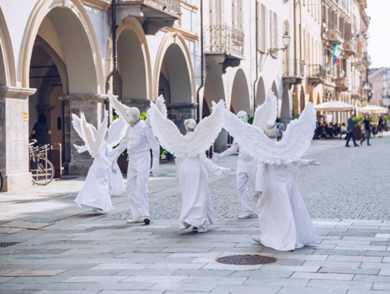 Festival de Mirabilia, na Itália, encanta