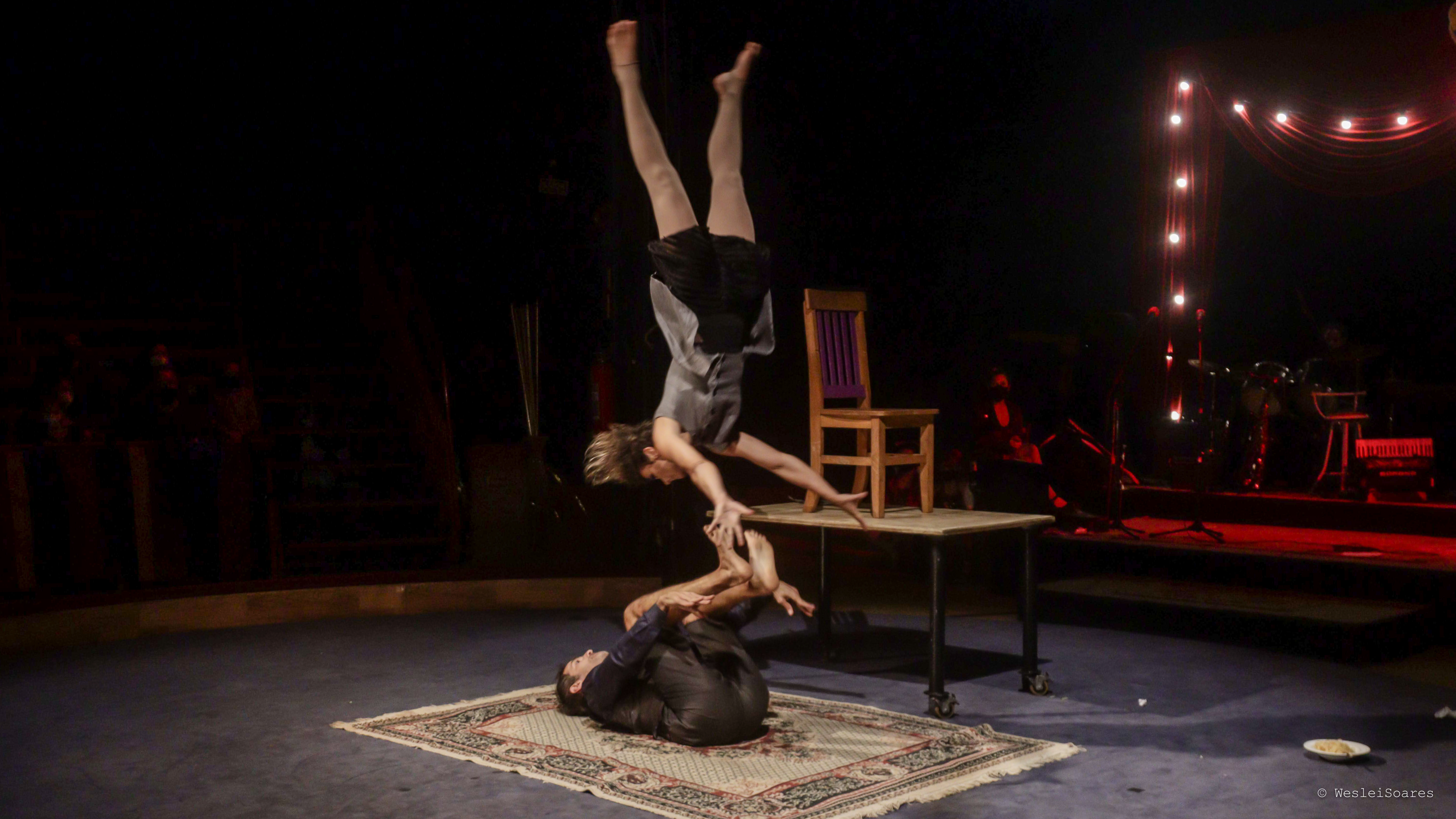 Circo Zanni volta a capital paulista – depois de ausente dois anos – com espetáculo intimista, no Sesc Ipiranga, domingo 3/4, às 18h.